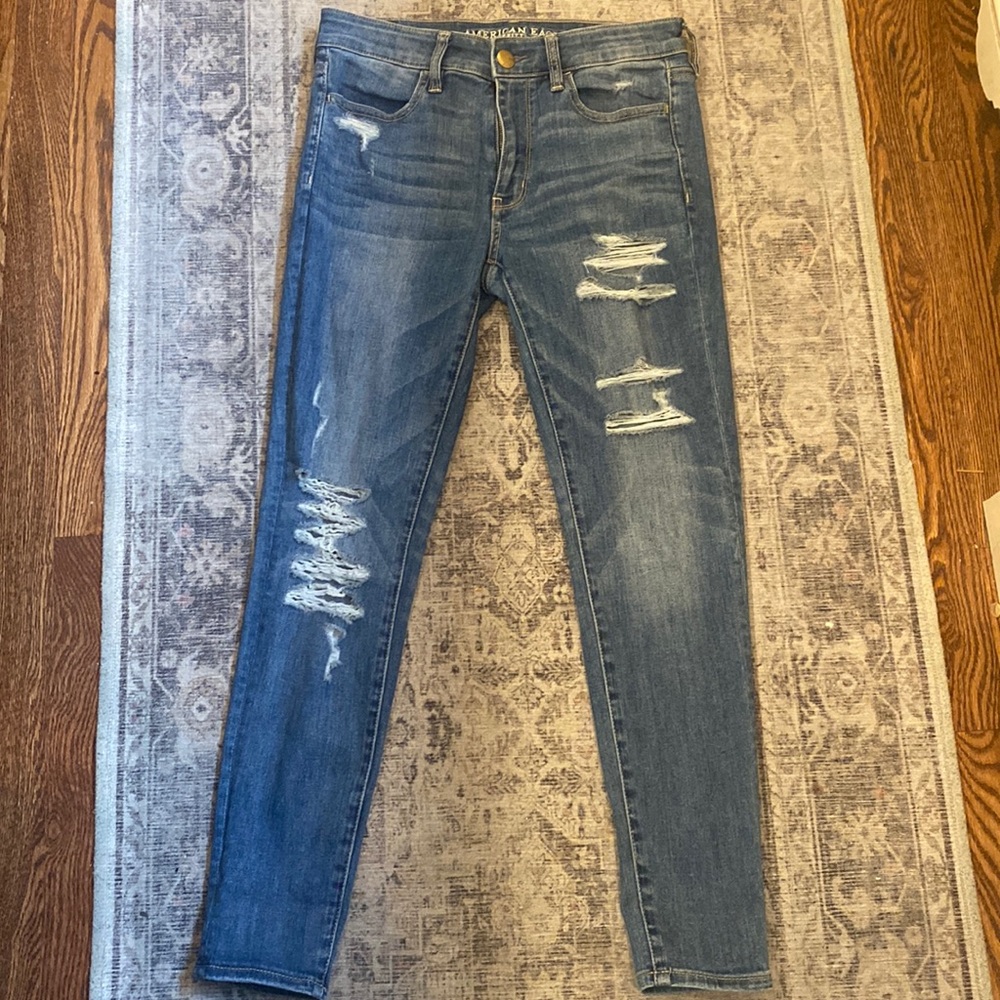 American Eagle hi-rise distressed jegging
